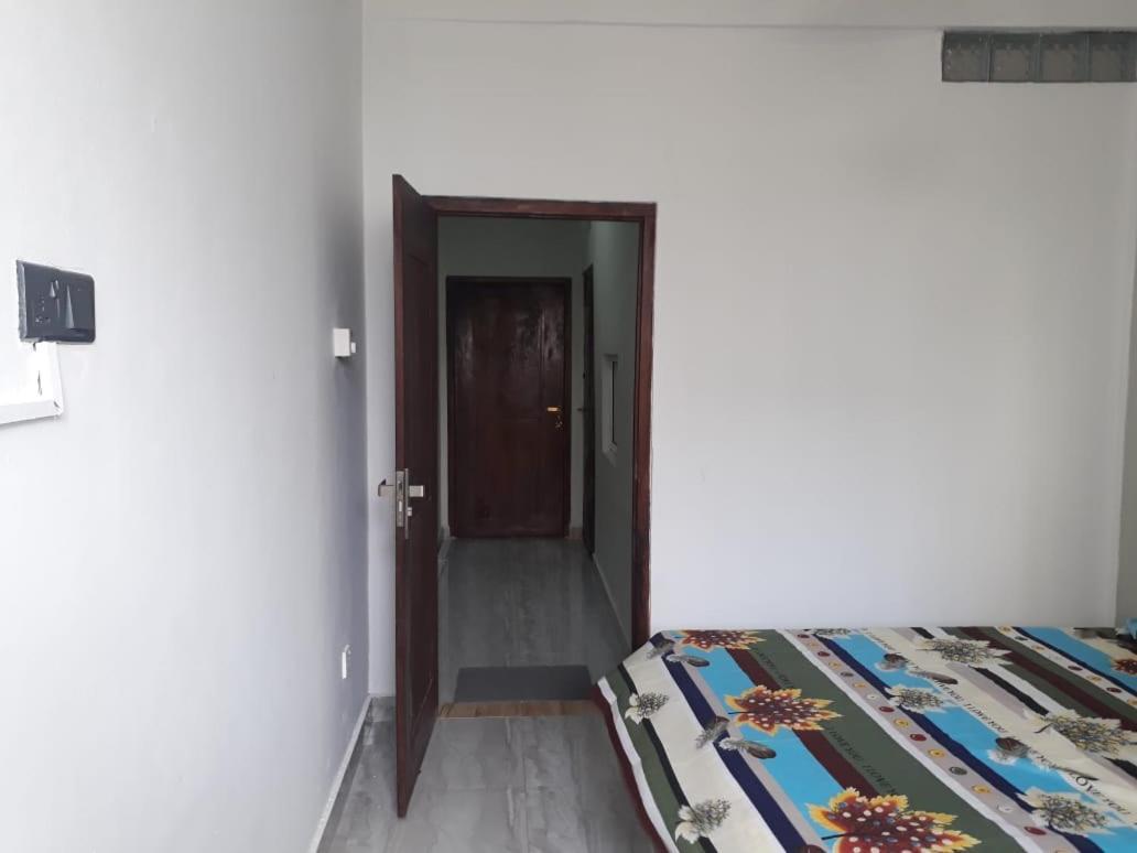 J.T.C. Hotel Kolombo Bagian luar foto