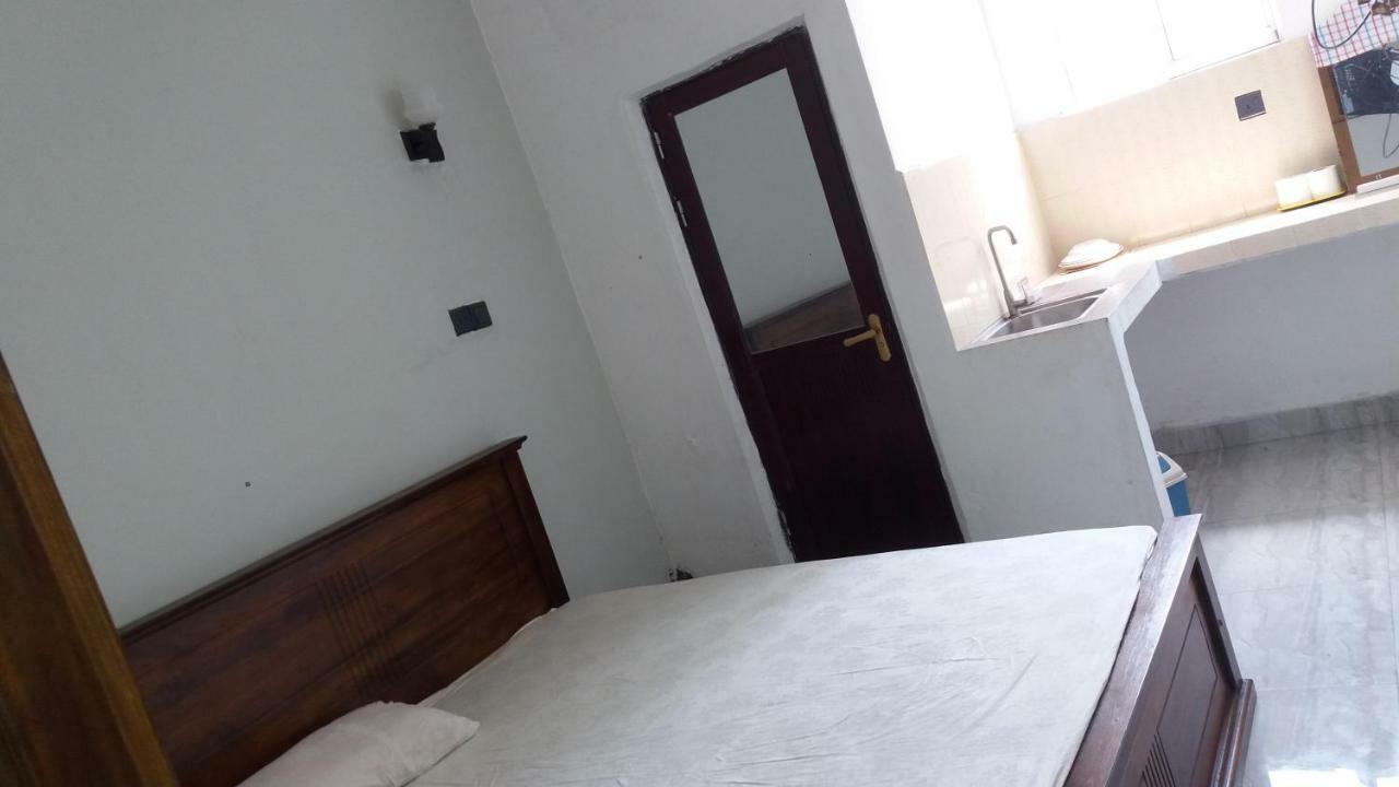 J.T.C. Hotel Kolombo Bagian luar foto